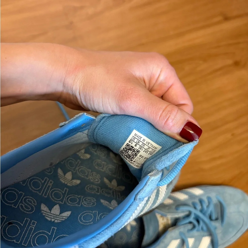 Baby blue adidas spezial - Picture 3 of 5